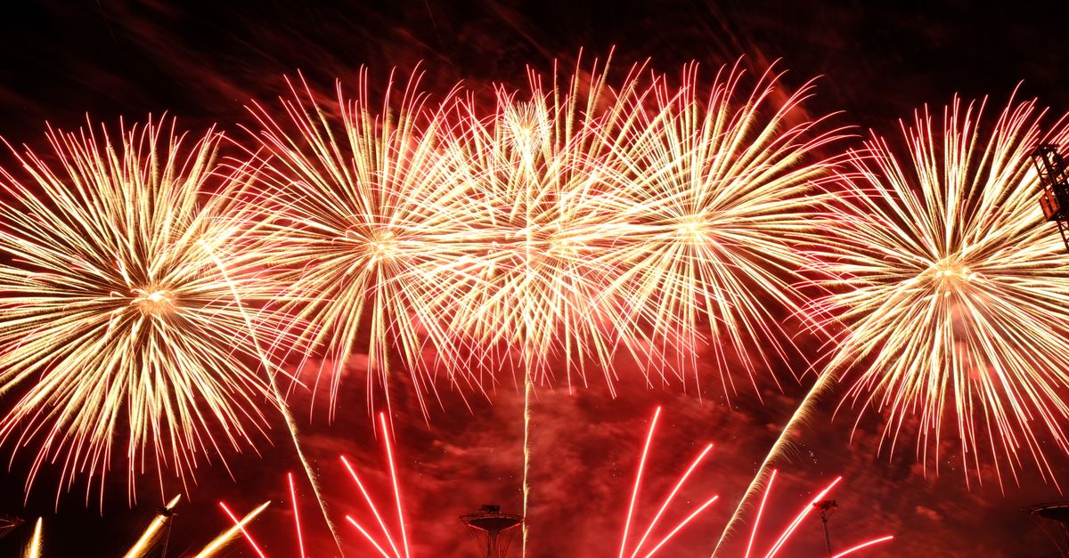 Vibrant fireworks display with colorful bursts ideal for illustrating 200g and 500g consumer fireworks cakes comparison guide
